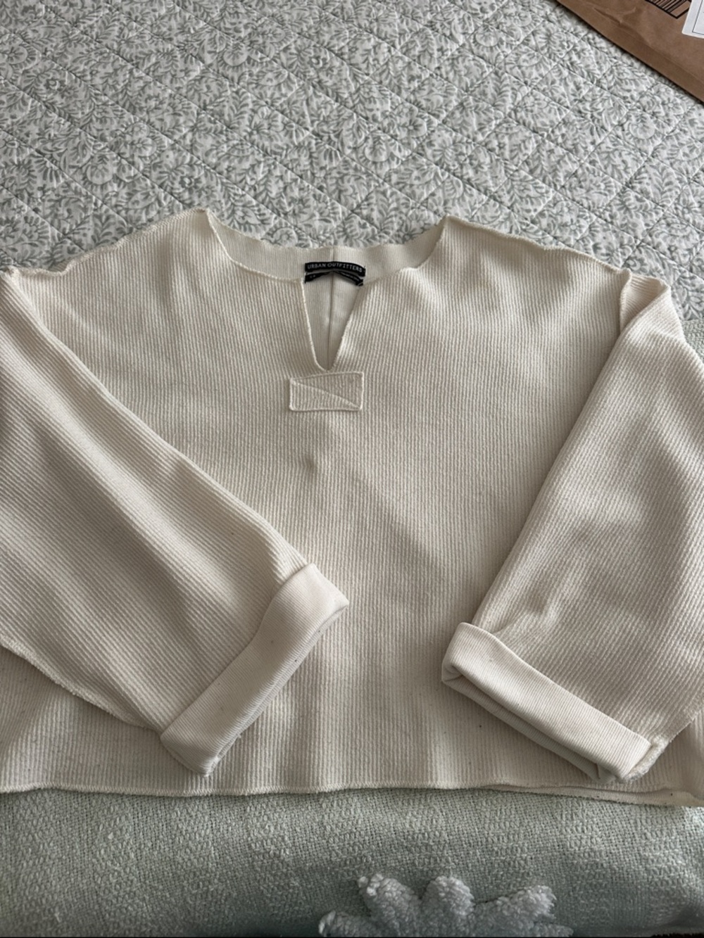 Urban Outfitters Off-White Ribbed V-Notch Pullover